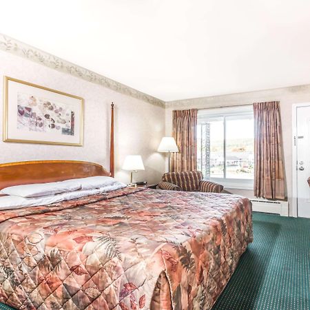 Knights Inn Lenox Bagian luar foto