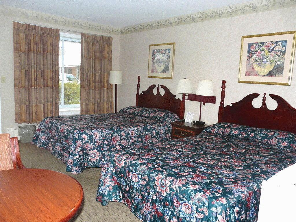 Knights Inn Lenox Bagian luar foto